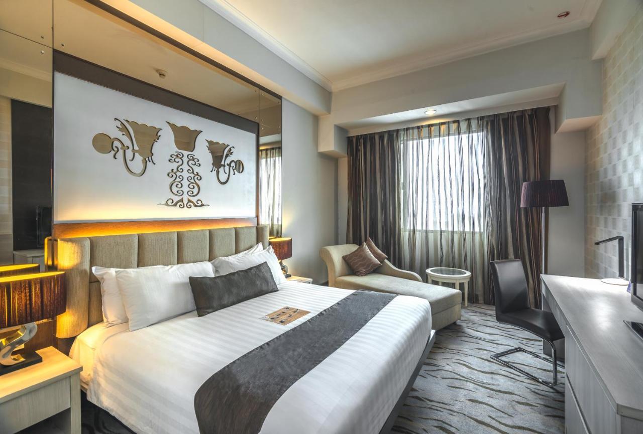 Verwood Hotel And Serviced Residence Surabaya Exteriör bild