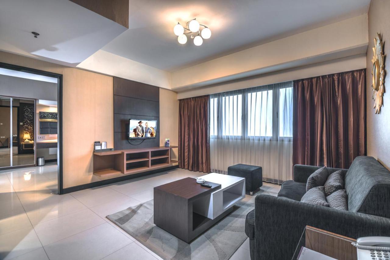 Verwood Hotel And Serviced Residence Surabaya Exteriör bild