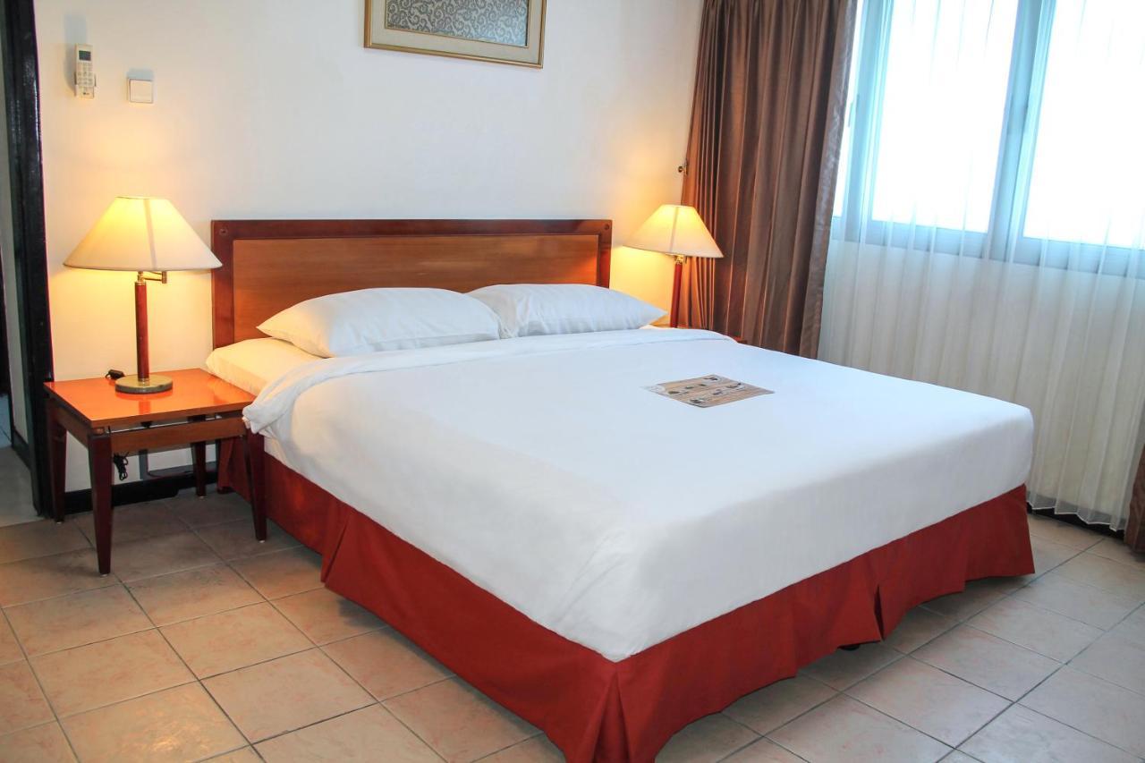 Verwood Hotel And Serviced Residence Surabaya Exteriör bild