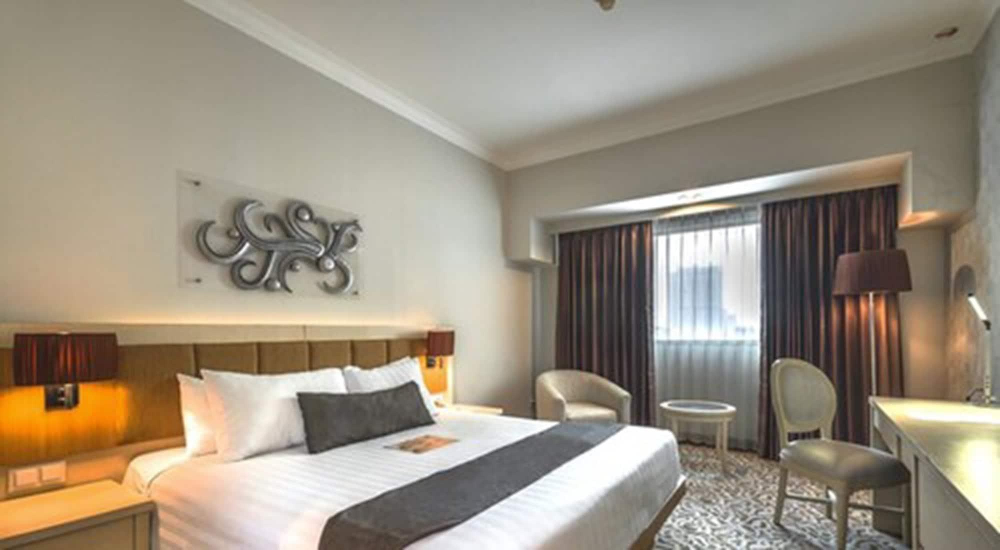 Verwood Hotel And Serviced Residence Surabaya Exteriör bild