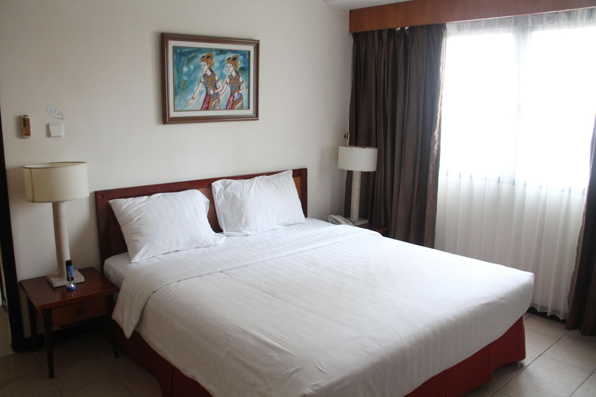 Verwood Hotel And Serviced Residence Surabaya Exteriör bild