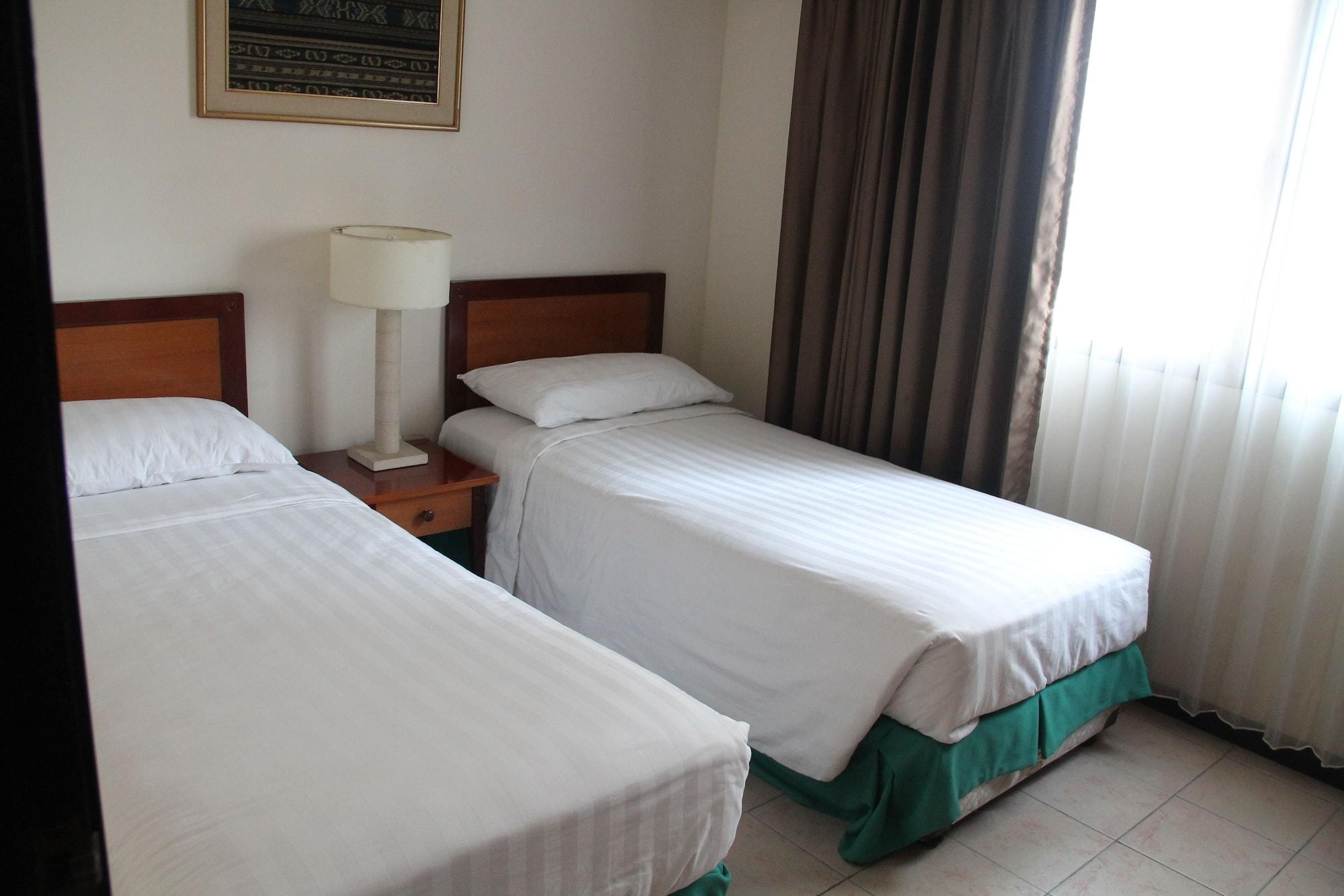 Verwood Hotel And Serviced Residence Surabaya Exteriör bild