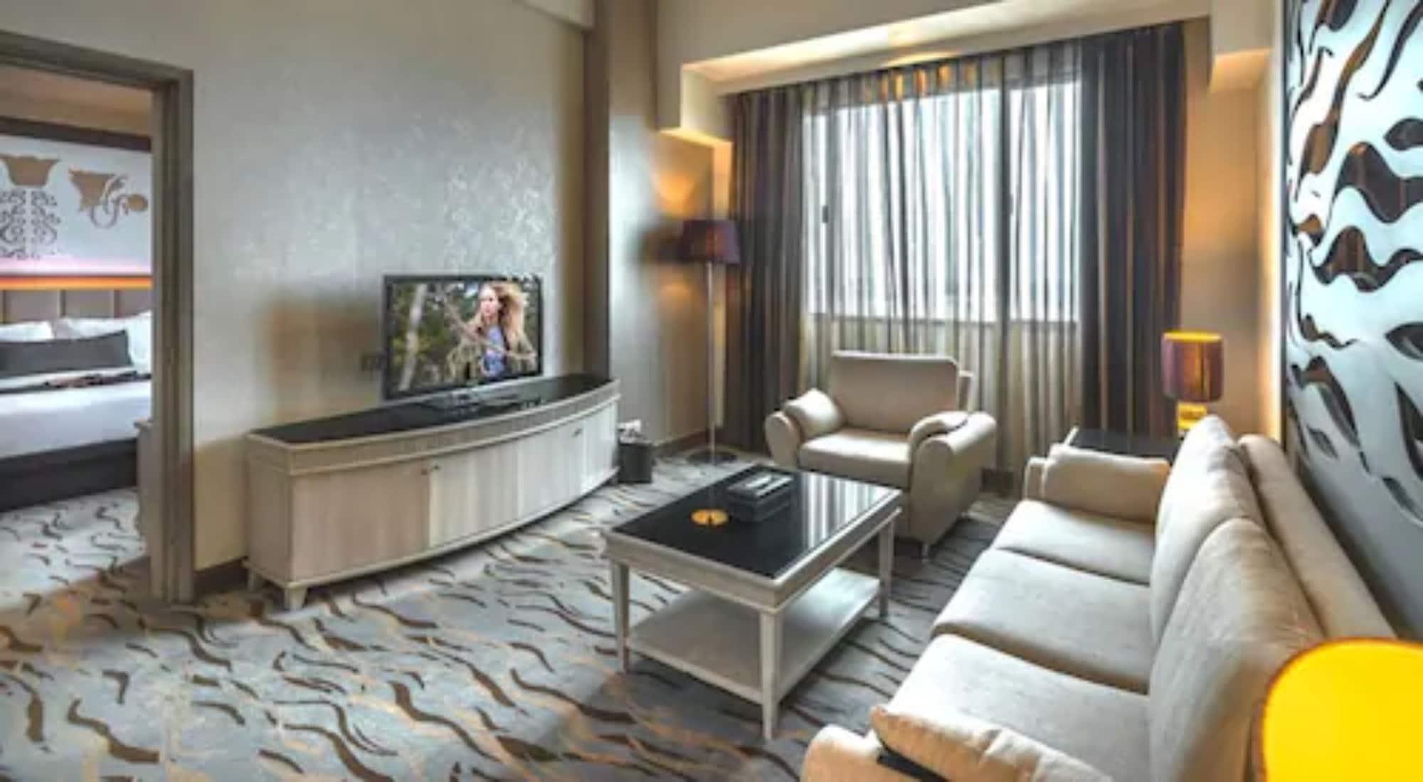 Verwood Hotel And Serviced Residence Surabaya Exteriör bild