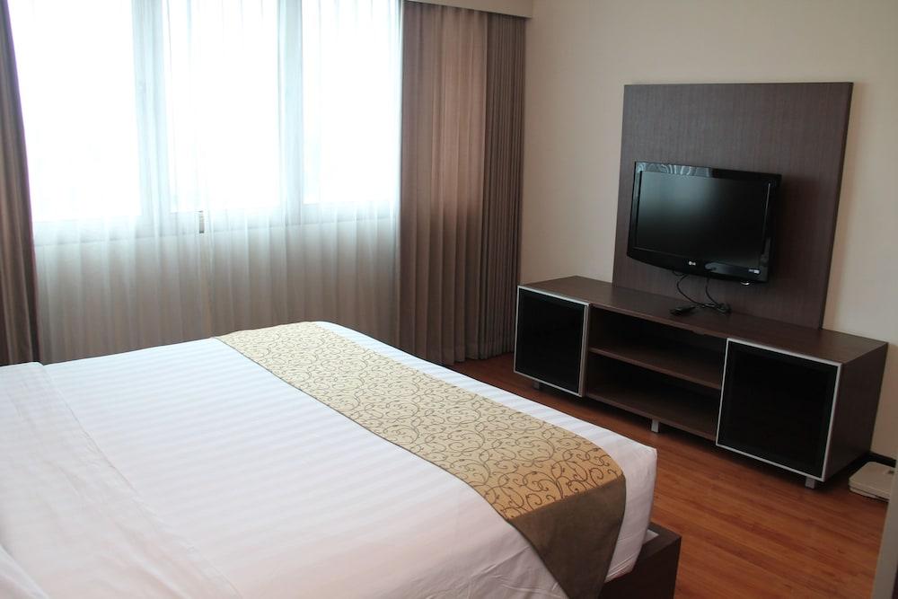 Verwood Hotel And Serviced Residence Surabaya Exteriör bild