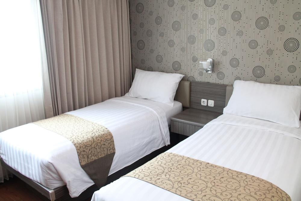 Verwood Hotel And Serviced Residence Surabaya Exteriör bild